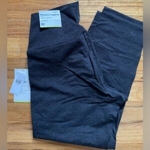 Old Navy Go Dry Balance cropped leggings leggings, charcoal, size medium. NWT.